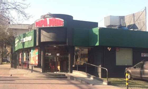 Local comercial (Papa John's) Av. Luis Pasteur 5923 - TDD - Vitacura, Chile
